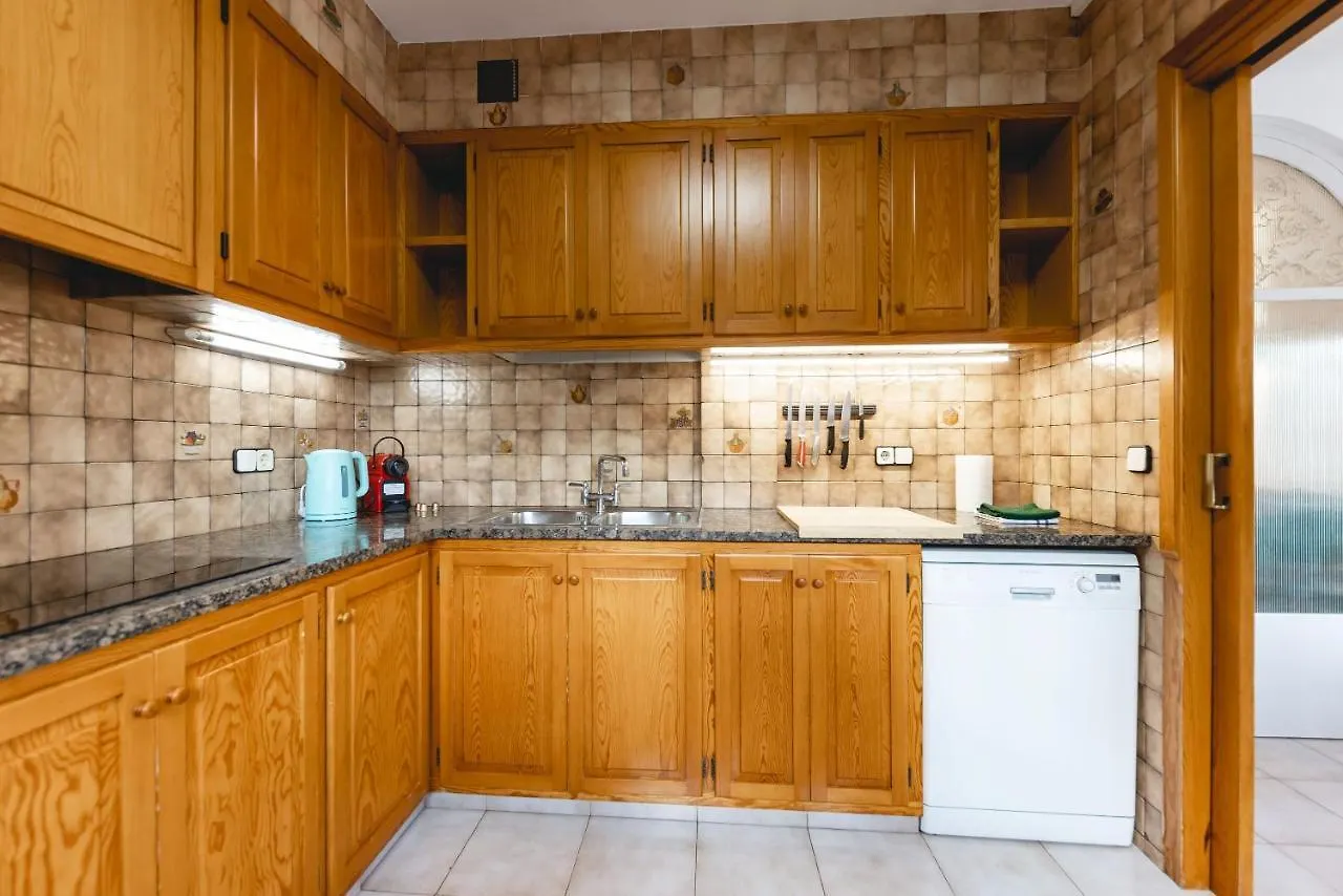 Bravissimo El Lleo, Bright 4-Bedroom Apartment Gérone 0*,  Espagne